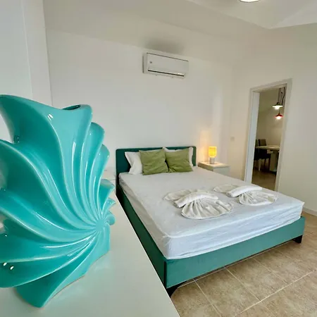 Modern One-bedroom By Menada דירה *